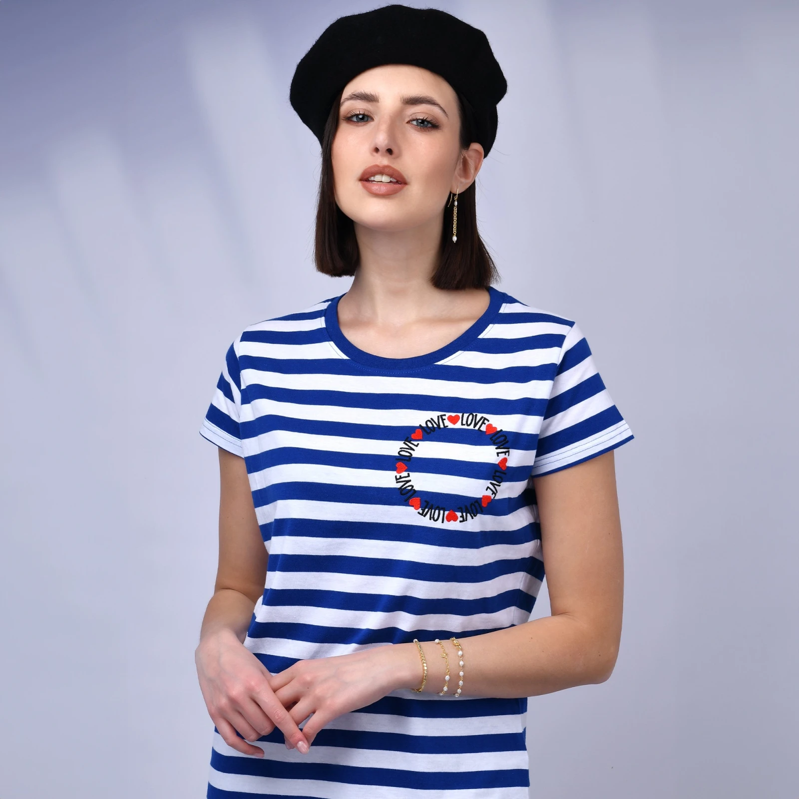 T-shirt 100% cotone organico a righe con ricamo Love