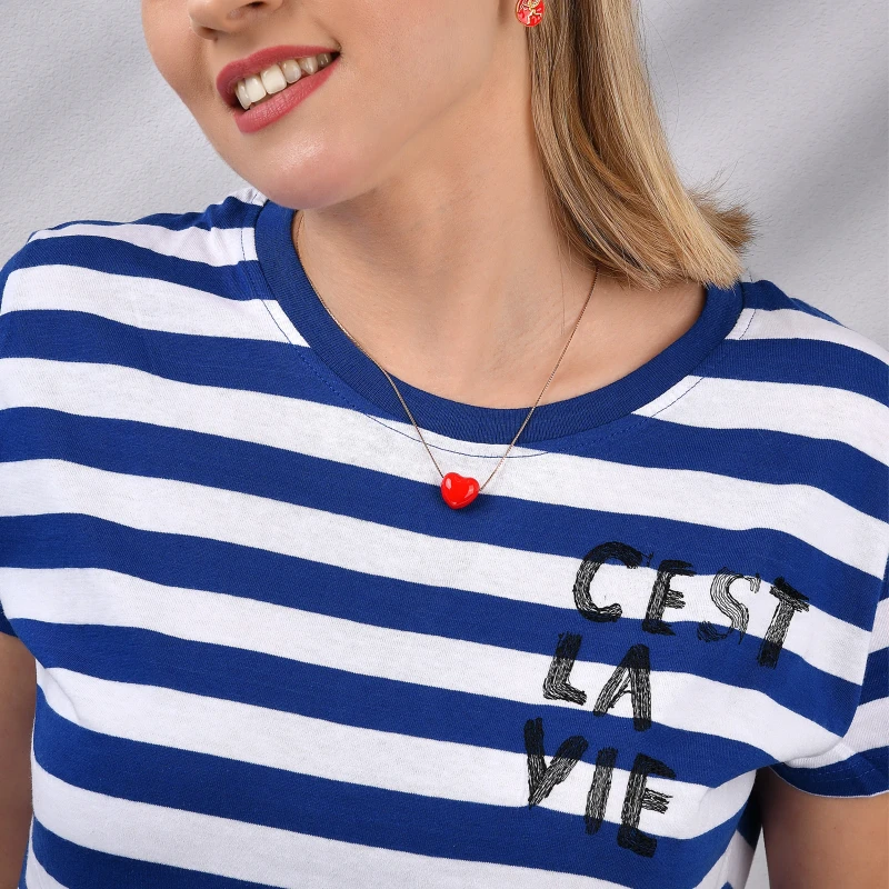 T-shirt 100% cotone organico a righe con ricamo C'est la Vie