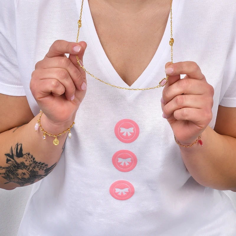 T-shirt  bianca 100% cotone organico con applicazioni di bottoni